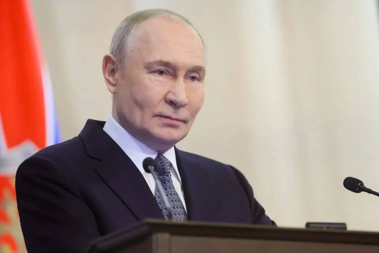 Президент поблагодарил десантников за мужество и выразил уверенность в их вкладе в обороноспособность и безопасность страны.