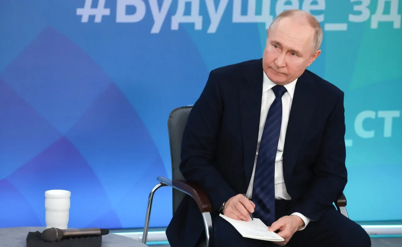 На пленарном заседании Восточного экономического форума президент указал на многоефакторность влияния СВО на рождаемость и подчеркнул, что причина — не только военная операция.