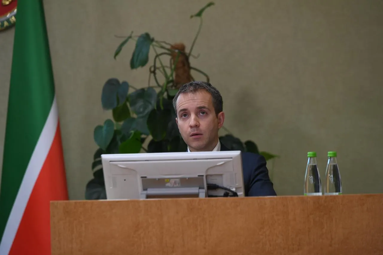 Арест связан с расследованием финансовой пирамиды Finiko; пока что применена заочная мера пресечения.