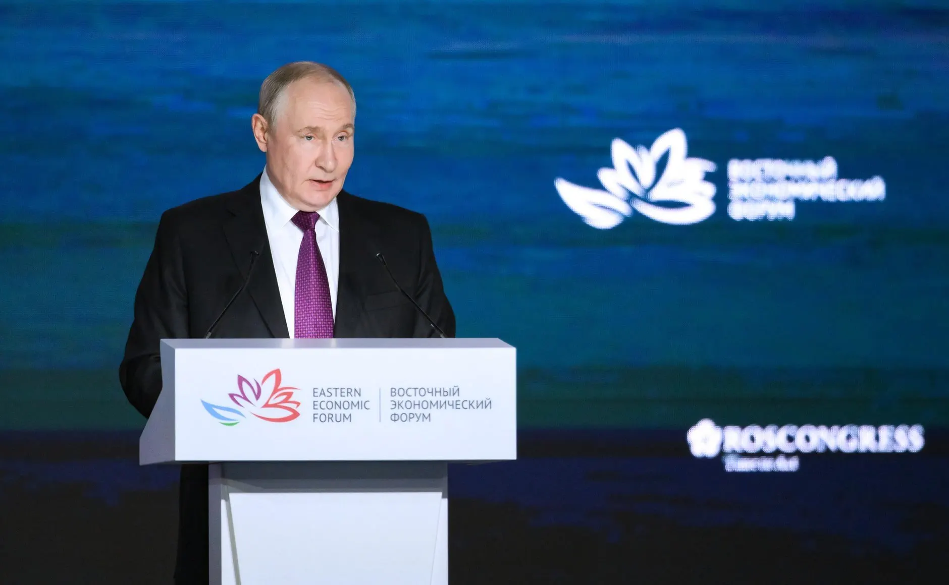 Путин подчеркнул, что демография остаётся серьёзной задачей; он указал на позднюю рождаемость и необходимость учитывать все факторы, влияющие на рождаемость, при этом влияние СВО не является основным фактором.