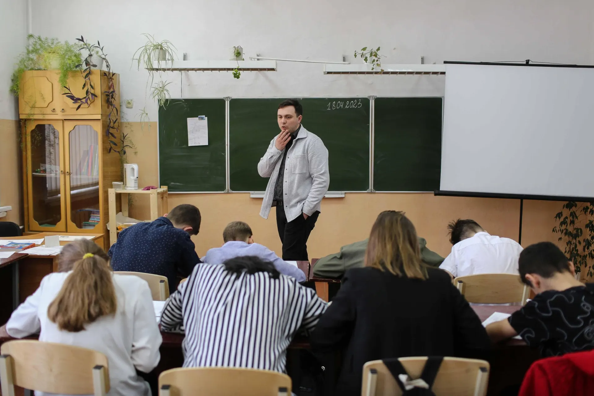 Изменения в расписании касаются части учеников: введение дополнительного часа истории повлияет на перераспределение времени между предметами.