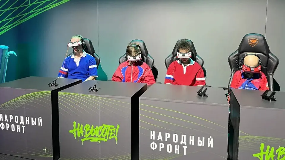 В пилотном режиме в шести регионах запущен новый регламент по управлению беспилотниками, нацеленный на развитие практических навыков пилотирования и базовых компетенций в области технологий.
