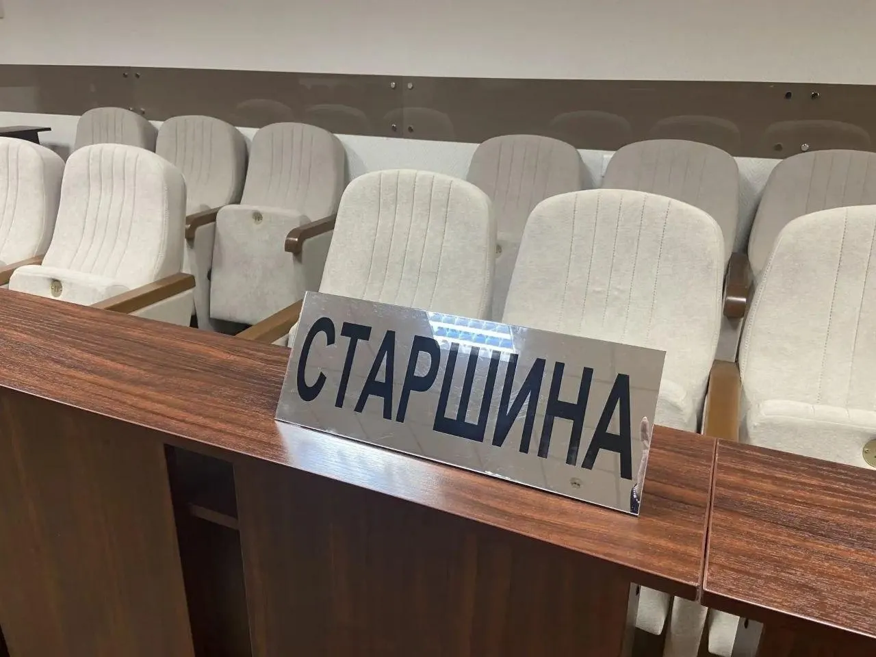 Предлагаемая инициатива предусматривает сокращение числа заседателей и новый порядок совещания, что обсуждают на федеральном уровне.