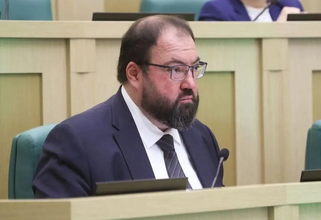 На фоне атак беспилотников обсуждаются меры защиты дата-центров и технологической инфраструктуры; часть сервисов остаётся недоступной, восстановление может занять месяцы.